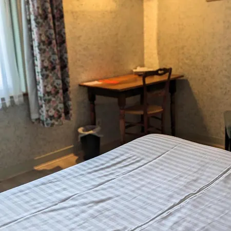 Du Saumon, Sur Avre 酒店 阿维河畔维内