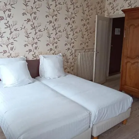 Du Saumon, Sur Avre Hotel 2*