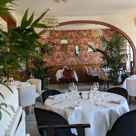 Du Saumon, Sur Avre Hotel