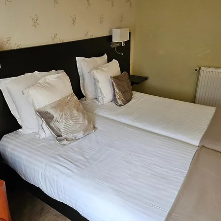 Hotel Du Saumon, Sur Avre 2*