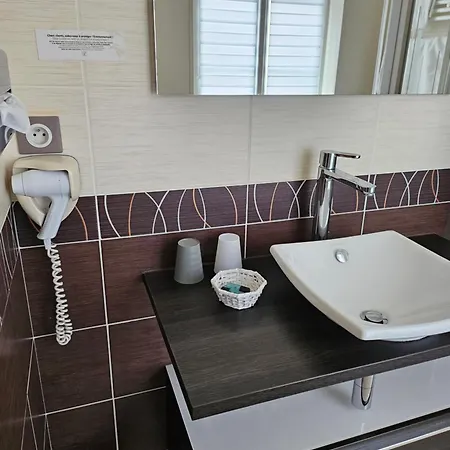 酒店 Du Saumon, Sur Avre