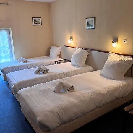 Hotel Du Saumon, Sur Avre 2*