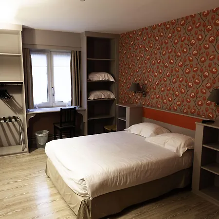 Hotel Du Saumon, Sur Avre 2*