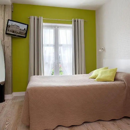 Du Saumon, Sur Avre 酒店