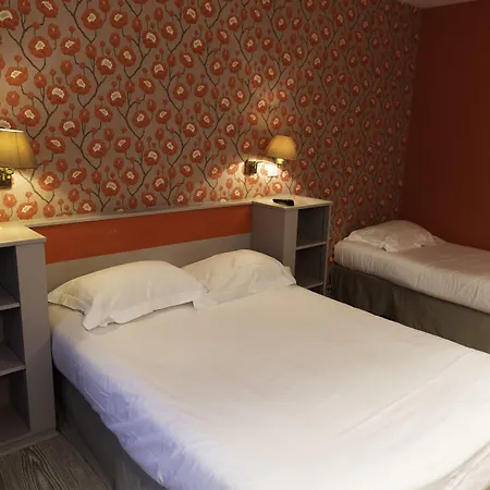 Du Saumon, Sur Avre Hotel 2*