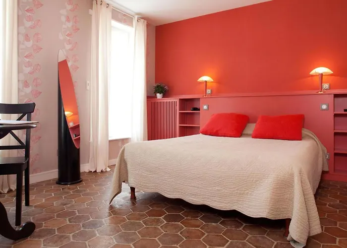 Du Saumon, Sur Avre Hotel