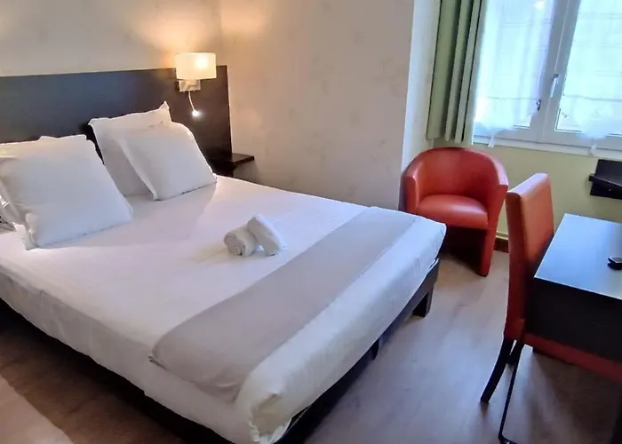 Hotel Du Saumon, Sur Avre 2*