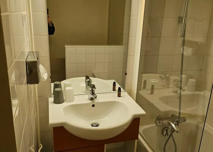 Hotel Du Saumon, Sur Avre 2*