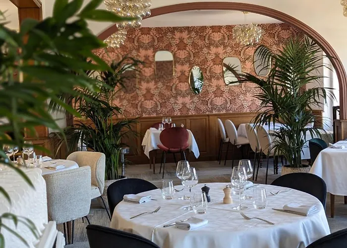 Du Saumon, Sur Avre Hotel