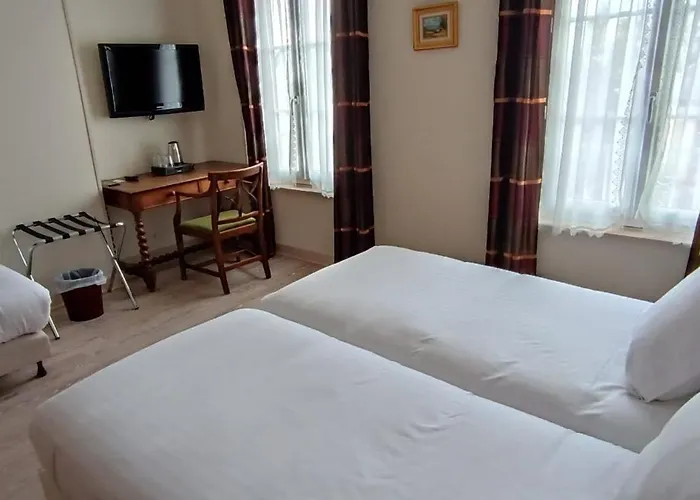 Hotel Du Saumon, Sur Avre 2*