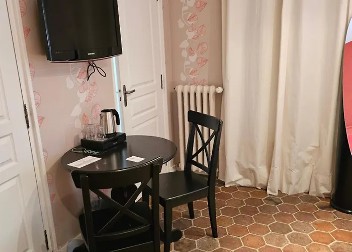 Du Saumon, Sur Avre Hotel 2*