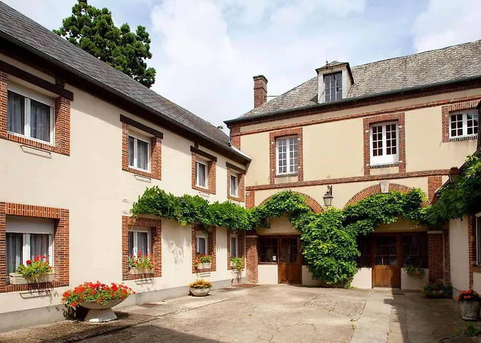 Du Saumon, Sur Avre Hotel 2*