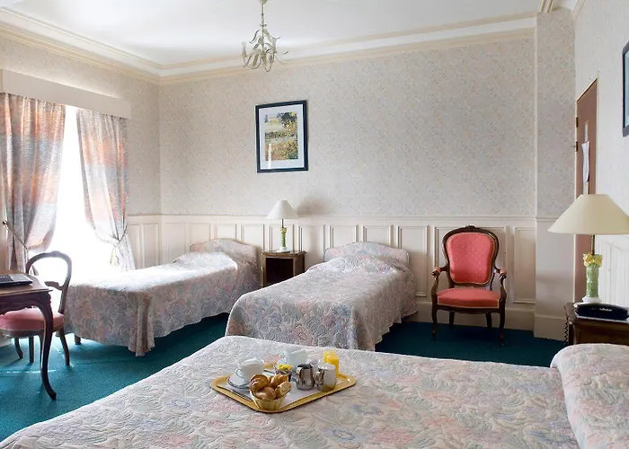 Hotel Du Saumon, Sur Avre 2*