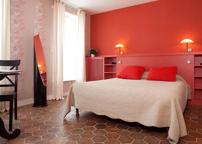 Du Saumon, Sur Avre Hotel 2*