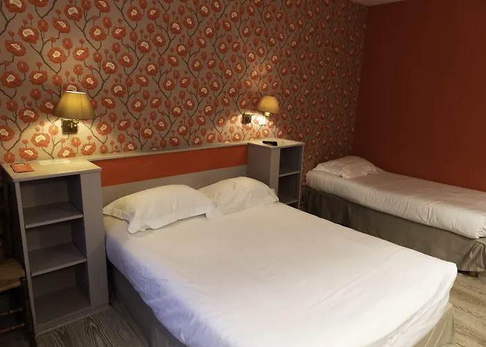 Du Saumon, Sur Avre Hotel 2*